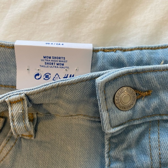 H&M light denim high rise mom jean shorts. Size 4. - Picture 4 of 6